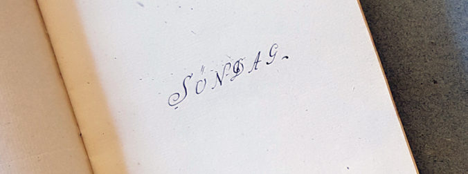 handskriven titel Söndag på ett vitt papper
